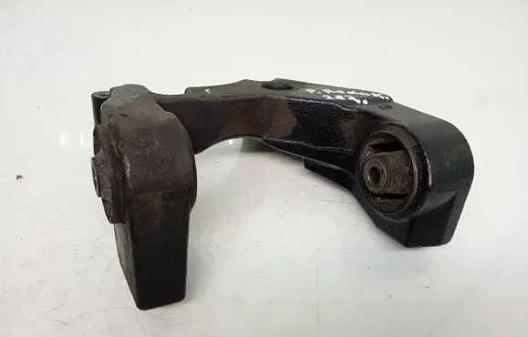 Suzuki Grand Vitara II Front differential mounting bracket 66j31