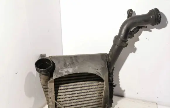 Volkswagen Touareg I Intercooler radiator 7L0145804A