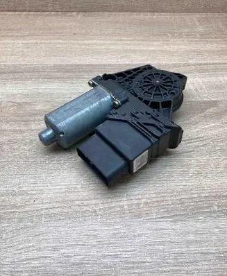 Volkswagen Passat Alltrack Rear door window regulator motor 0130821697
