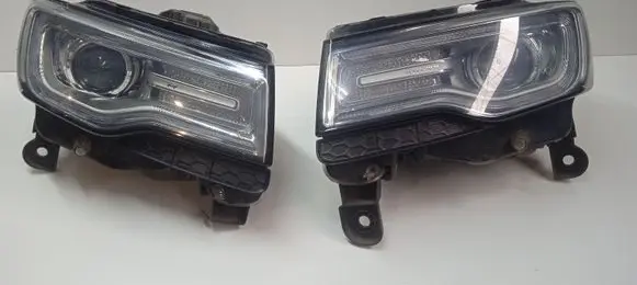 Jeep Grand Cherokee Headlights/headlamps set 68111036AD 68111037AD