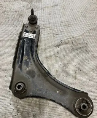 Renault Latitude (L70) Front lower control arm/wishbone 545000008R