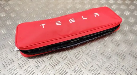 Tesla Model 3 First aid kit 147507600C
