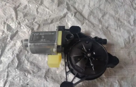 Audi A4 S4 B9 8W Front door window regulator motor 0130822705