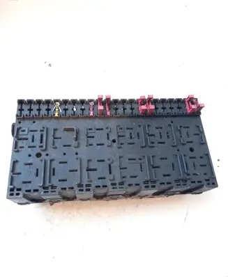 Volkswagen Golf III Fuse module 357937039