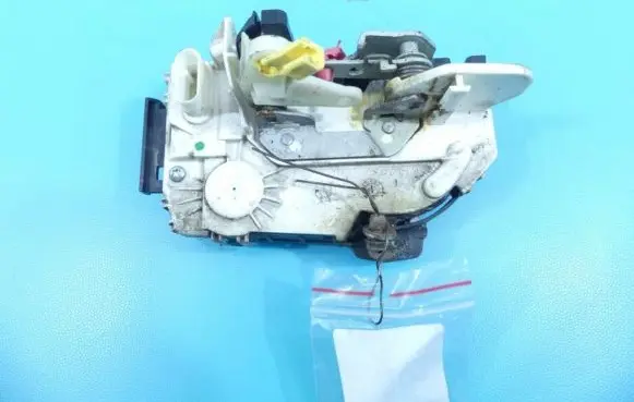 Dodge Caliber Front door lock 04589416AD IMPRK1123902