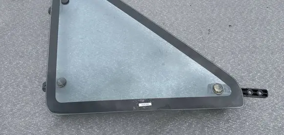 Nissan Terrano Rear vent window glass 8331341G00 8361141G00