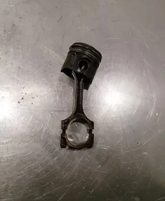 Toyota Verso-S Piston with connecting rod
