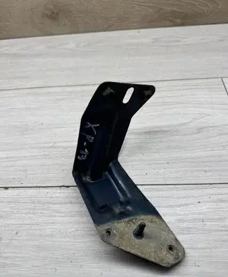 Seat Altea Fender mounting bracket 5P0821136