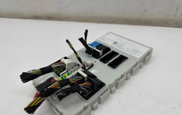 BMW 3 F30 F35 F31 Comfort/convenience module 6825538