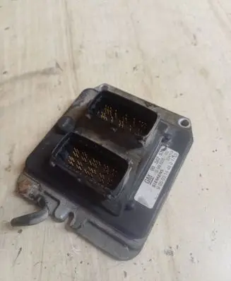 Opel Zafira A Engine control unit/module 90582539 9050316480 S9800503