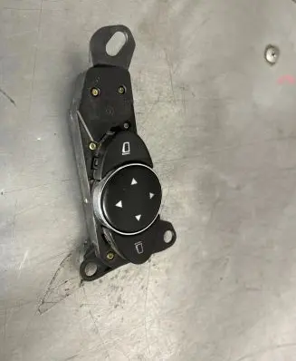 Mercedes-Benz E W211 Wing mirror switch 2118208310