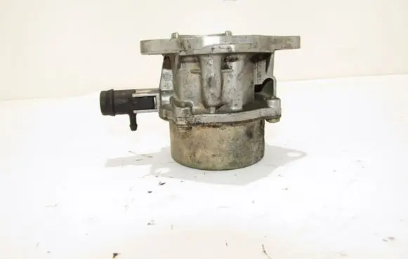 Renault Clio III Vacuum pump 8200399569