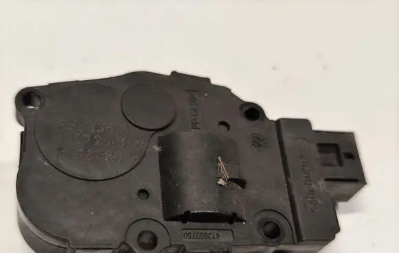 Mercedes-Benz GL X164 Intake manifold valve actuator/motor EFB336