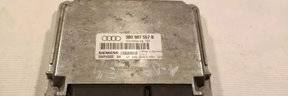 Audi A4 S4 B5 8D Engine control unit/module 3B0907557B 834419 5WP4333