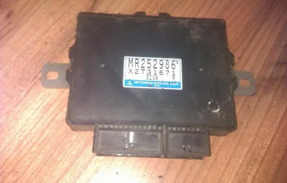 Mitsubishi Colt ABS control unit/module MR252986