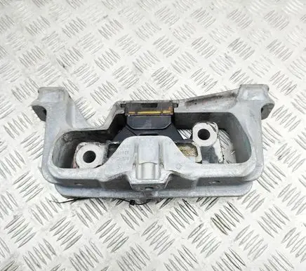 Mercedes-Benz CLA C117 X117 W117 Engine mount bracket A2462402417