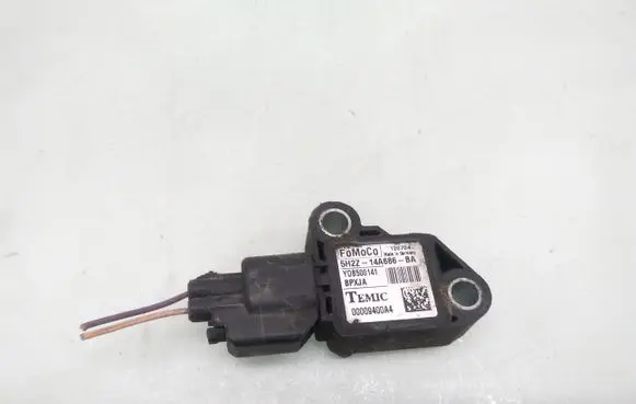 Land Rover Discovery 3 - LR3 Airbag deployment crash/impact sensor YDB500141