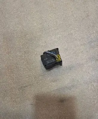 Audi A8 S8 D2 4D Air flap motor/actuator 0637005001 4D0820511A