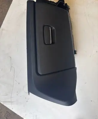 BMW 1 E81 E87 Glove box 6982681 6Z01800Z