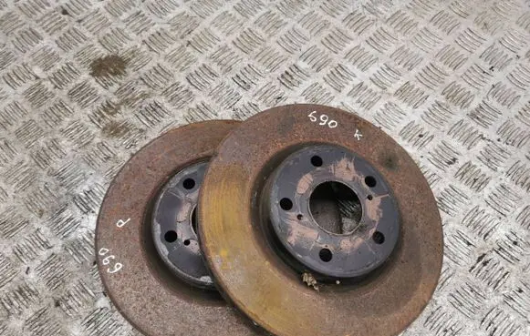 Toyota RAV 4 (XA40) Front brake disc