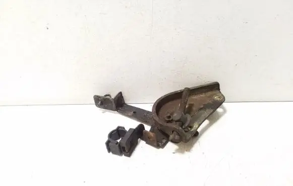 Nissan X-Trail T30 Engine mounting bracket