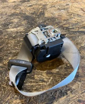 Opel Tigra B Front seatbelt 93162270N 93162272F 00050493