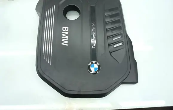 BMW 5 G30 G31 G38 Engine cover (trim) 8607142 8687751