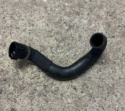 Engine coolant pipe/hose