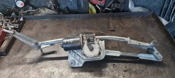 Volvo XC90 Front wiper linkage and motor 8620510