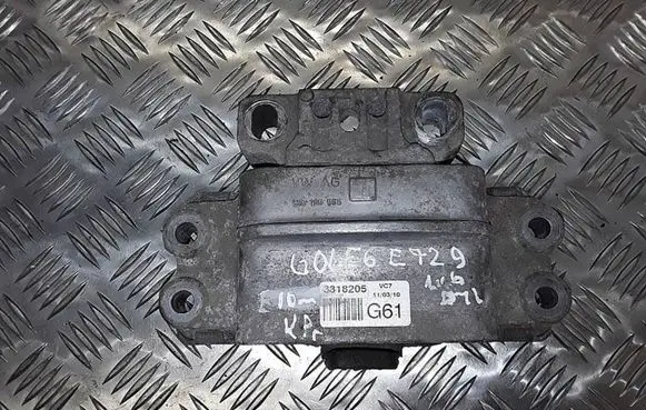 Volkswagen Golf VI Engine mount bracket 3318205