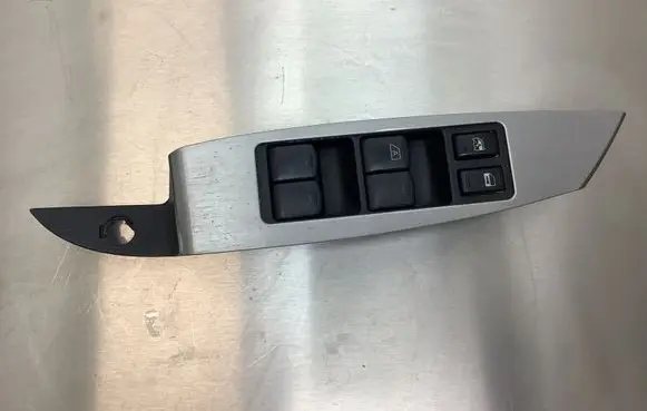 Nissan Murano Z50 Electric window control switch 25401