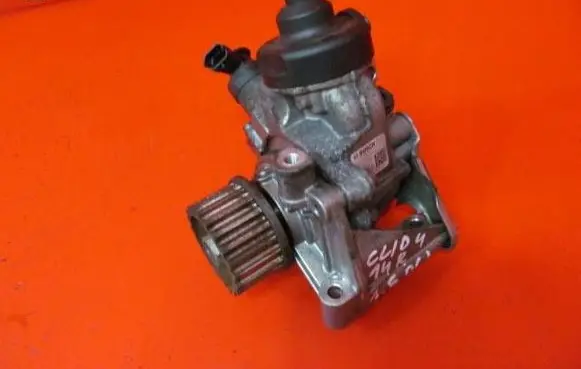 Renault Clio IV Fuel injection high pressure pump 167007358R 0445010704 H8201434847
