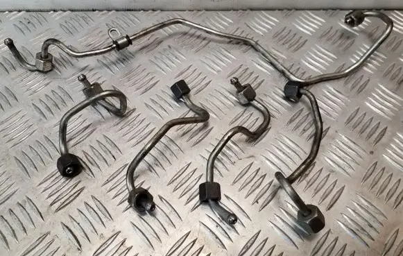 Fuel injector supply line/pipe