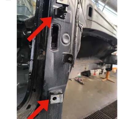 Volkswagen Polo V 6R Front door hinge set 7N0831402