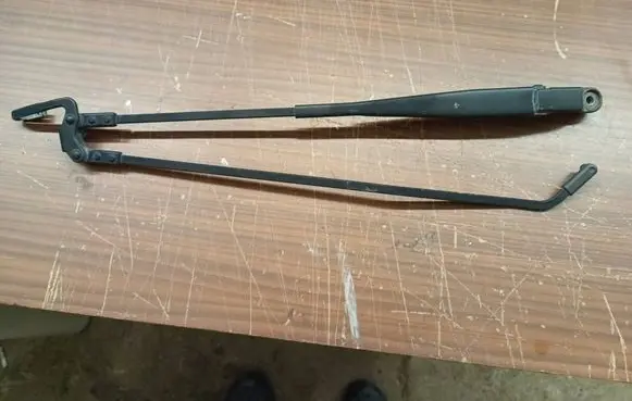 Citroen C1 Front wiper blade arm 