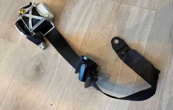 Mercedes-Benz R W251 Third row seat belt A2518608185 GB14166 1000053