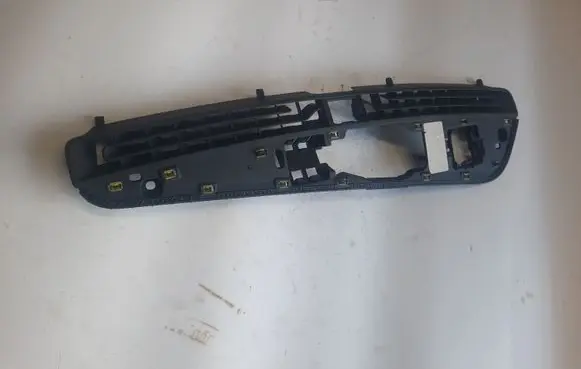 Audi A3 S3 8V Dash center speaker frame 8V1819635E