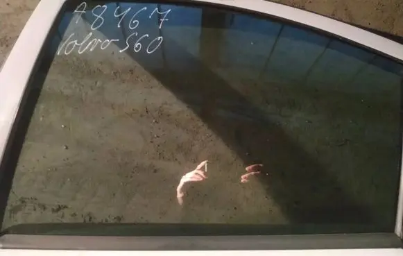 Volvo S60 Rear door window glass