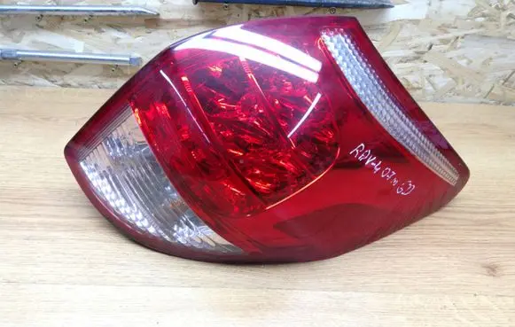Toyota RAV 4 (XA30) Rear/tail lights