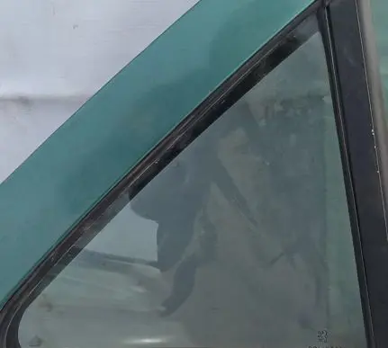 Peugeot 406 Rear vent window glass 