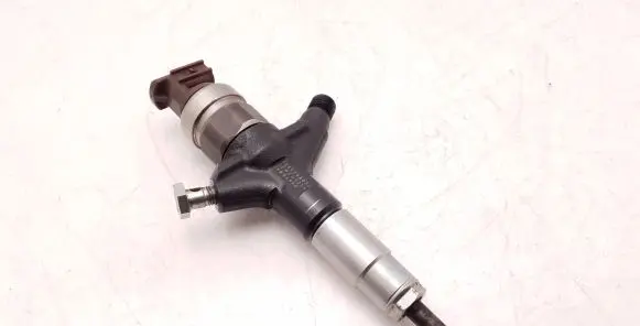 Subaru Legacy Fuel injector 16613AA030 04M06990 EM9031424