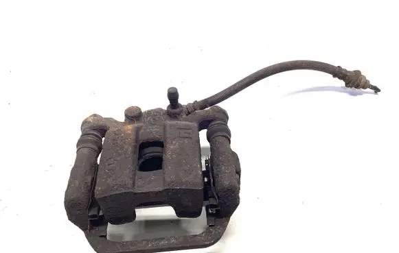 Nissan Qashqai+2 Rear brake caliper