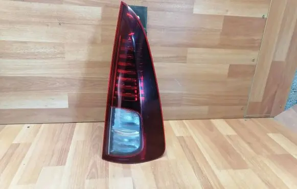 Renault Espace IV Rear/tail lights 8200394724