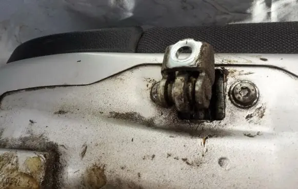 Opel Astra G Rear door check strap stopper