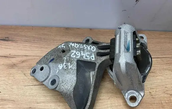 Nissan Qashqai J12 Engine mount bracket 112326UB0A