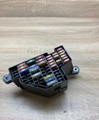 Volkswagen PASSAT B6 Fuse module 41406935 0359800