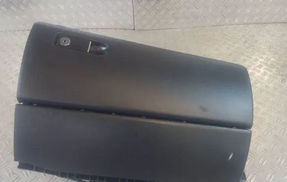 Mercedes-Benz CLS C218 X218 Glove box