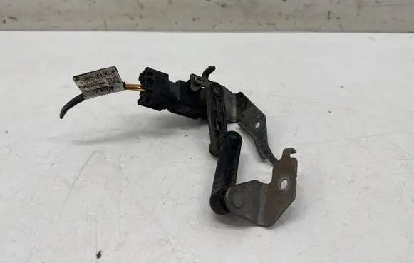 Volvo XC60 Rear air suspension level height sensor 32246988 A426S 22340