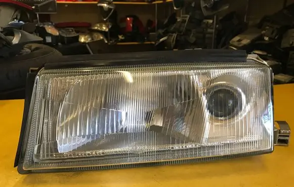 Skoda Octavia Mk1 (1U) Headlight/headlamp