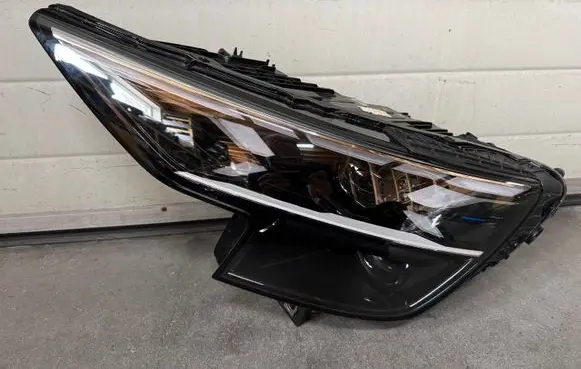 Audi Q8 Headlight/headlamp 4M8941085